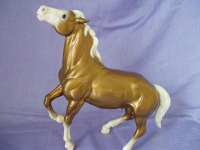 Gold Charm Semi-Rearing Mustang